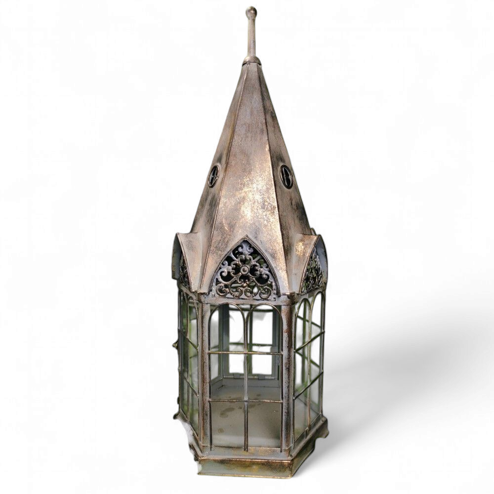 Gothic Tower – A Réz Torony Lámpása
